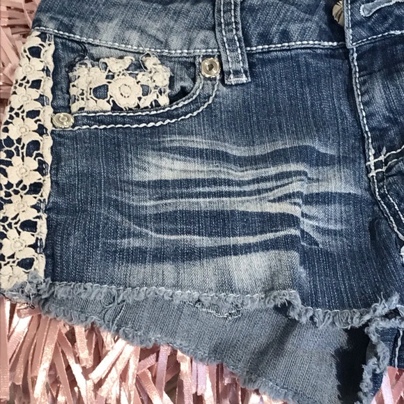 Almost famous shorts size 5 - Picture 8 of 8